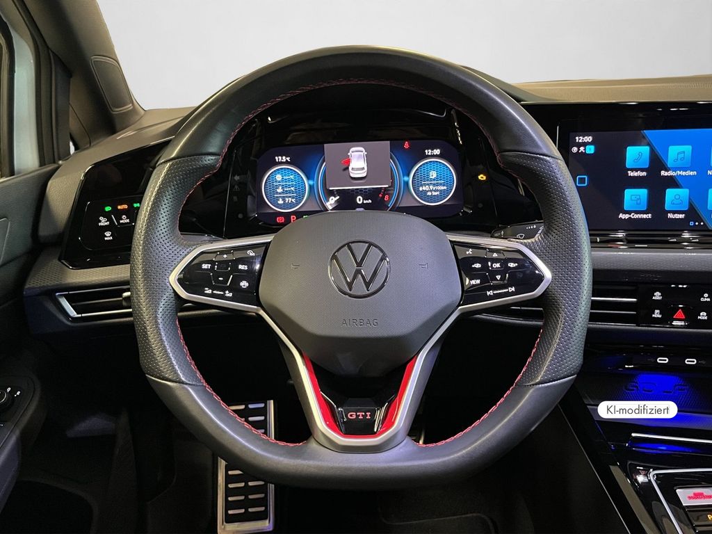 Volkswagen Golf 2023 г. Белый, пробег 33607 км