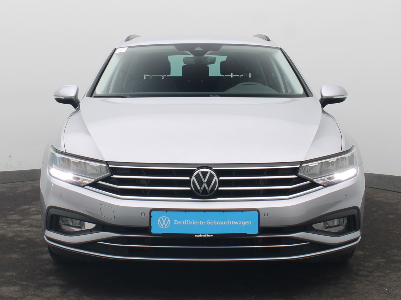 Volkswagen PASSAT VARIANT 2023 г. Серебристый, пробег 57000 км