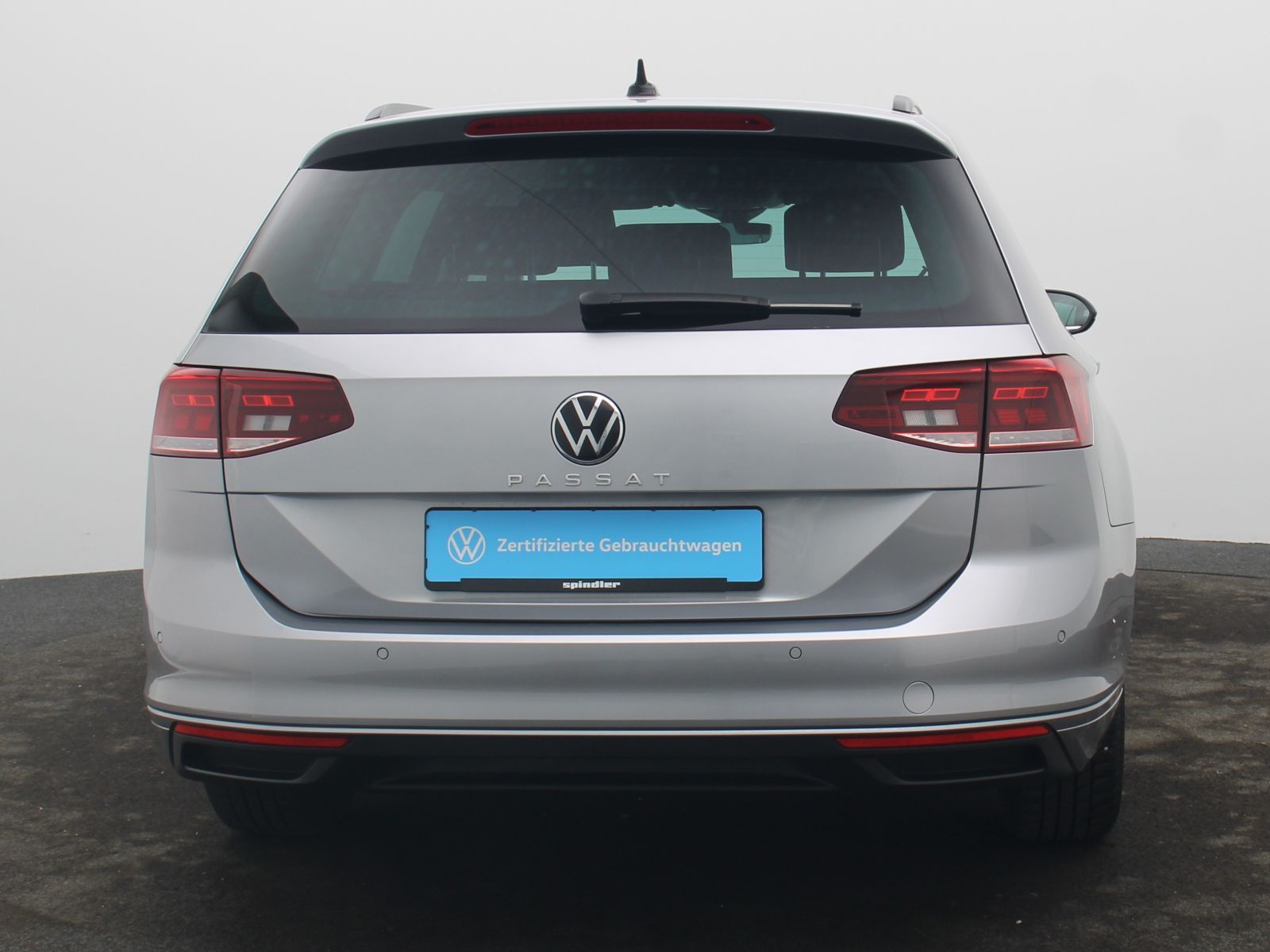 Volkswagen PASSAT VARIANT 2023 г. Серебристый, пробег 57000 км