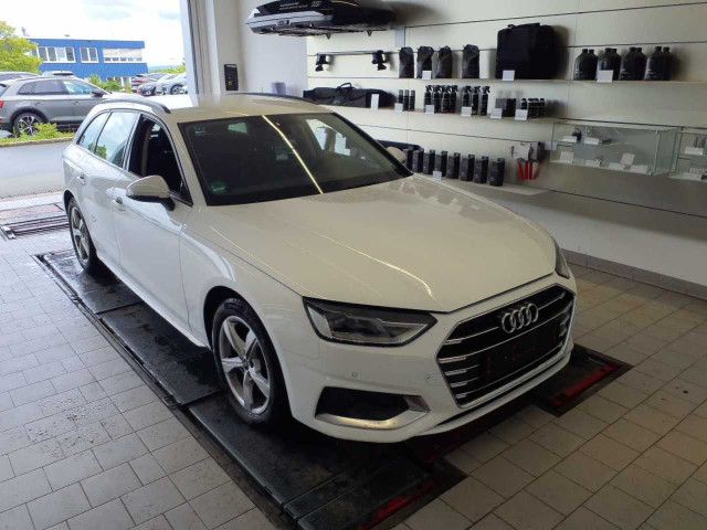 Audi A4 2023 г. Белый, пробег 49054 км