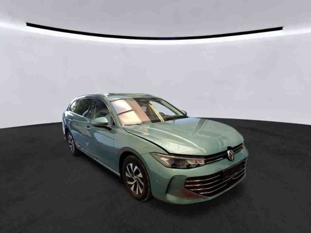 Volkswagen PASSAT VARIANT 2024 г. Зелёный, пробег 57410 км