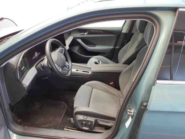 Volkswagen PASSAT VARIANT 2024 г. Зелёный, пробег 57410 км