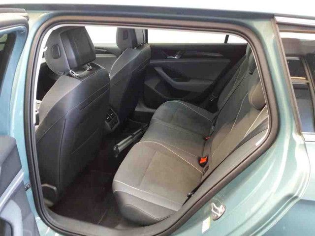 Volkswagen PASSAT VARIANT 2024 г. Зелёный, пробег 57410 км