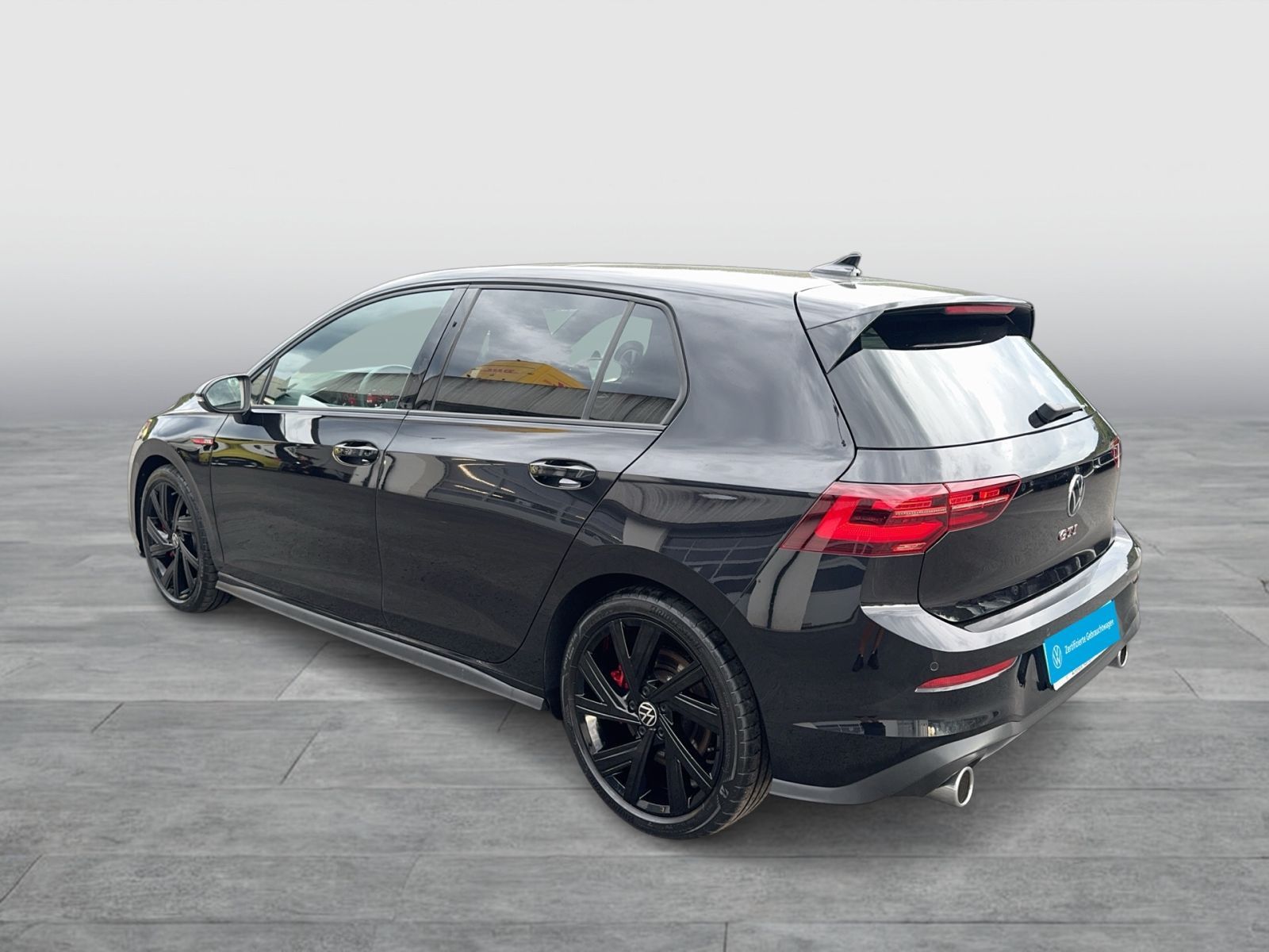 Volkswagen Golf 2023 г. Чёрный, пробег 32475 км