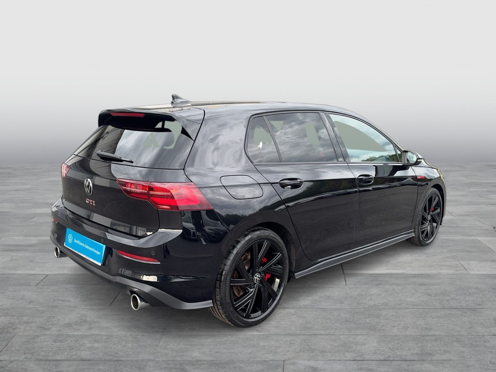 Volkswagen Golf 2023 г. Чёрный, пробег 32475 км