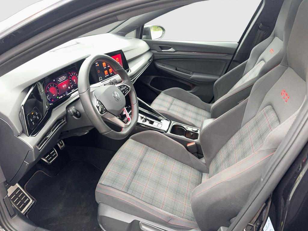 Volkswagen Golf 2023 г. Чёрный, пробег 32475 км