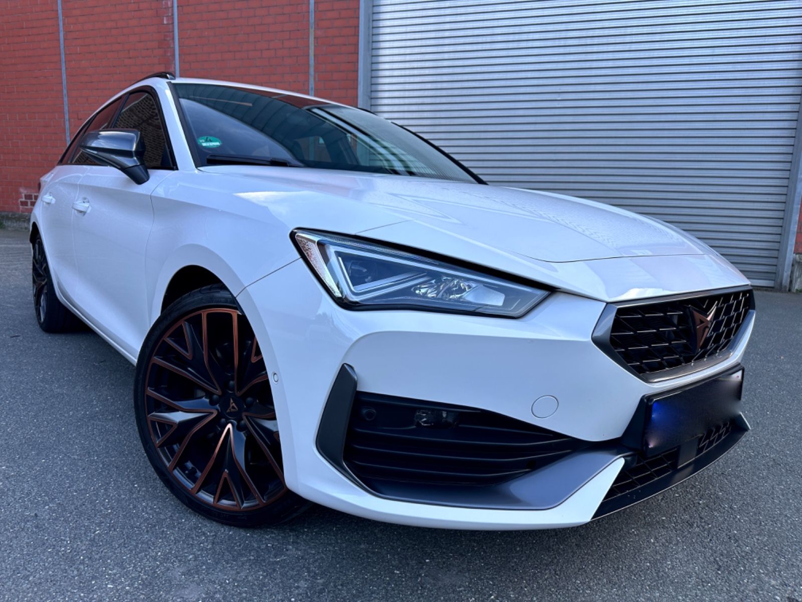 Cupra Leon 2022 г. Белый, пробег 59800 км