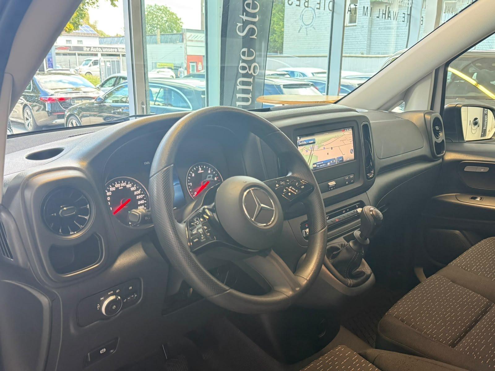 Mercedes-Benz Vito 2024 г. Белый, пробег 31268 км