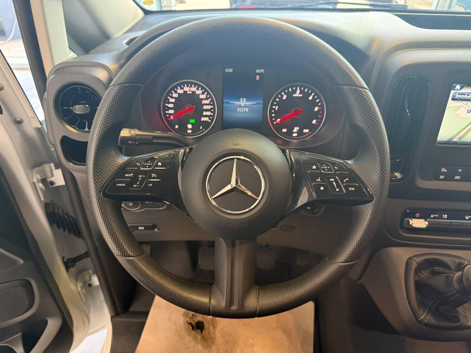 Mercedes-Benz Vito 2024 г. Белый, пробег 31268 км