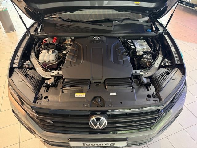 Volkswagen Touareg 2022 г. Серый, пробег 52400 км