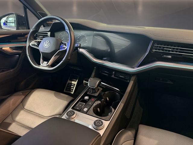 Volkswagen Touareg 2022 г. Серый, пробег 52400 км