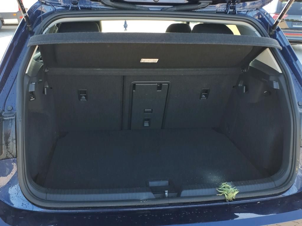 Volkswagen Golf 2022 г. Синий, пробег 48836 км