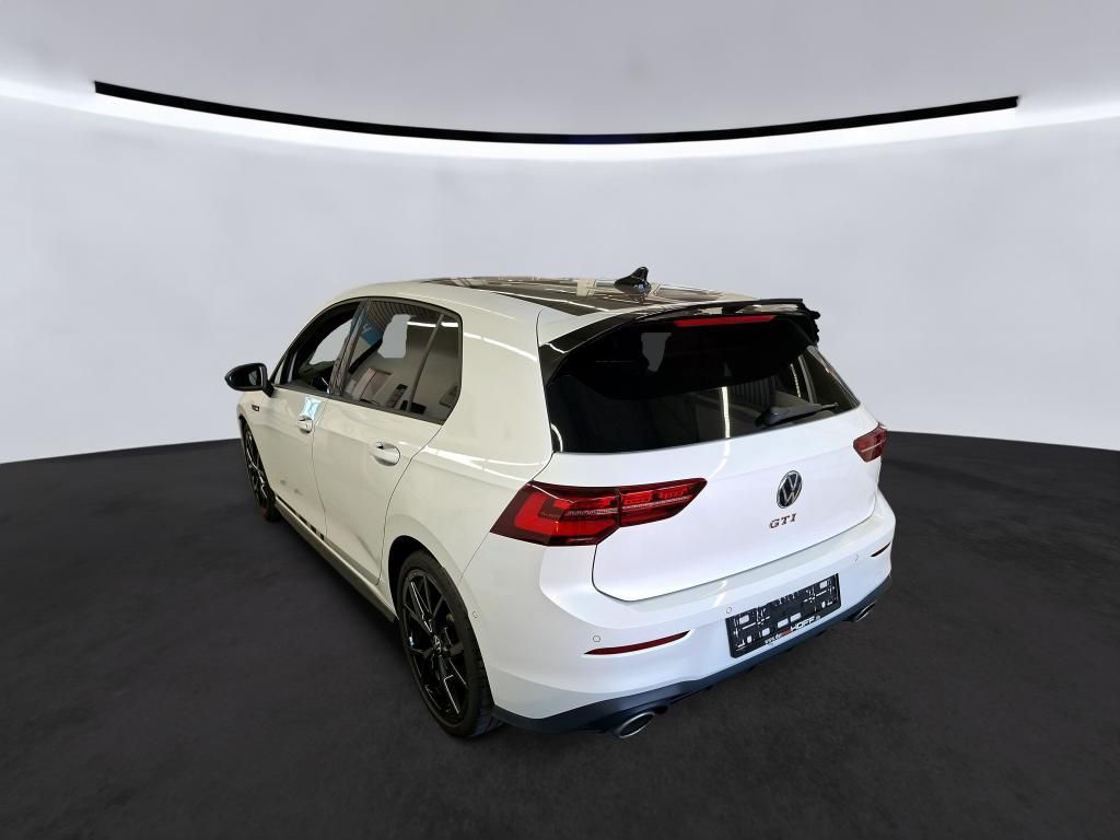 Volkswagen Golf 2023 г. Белый, пробег 57846 км