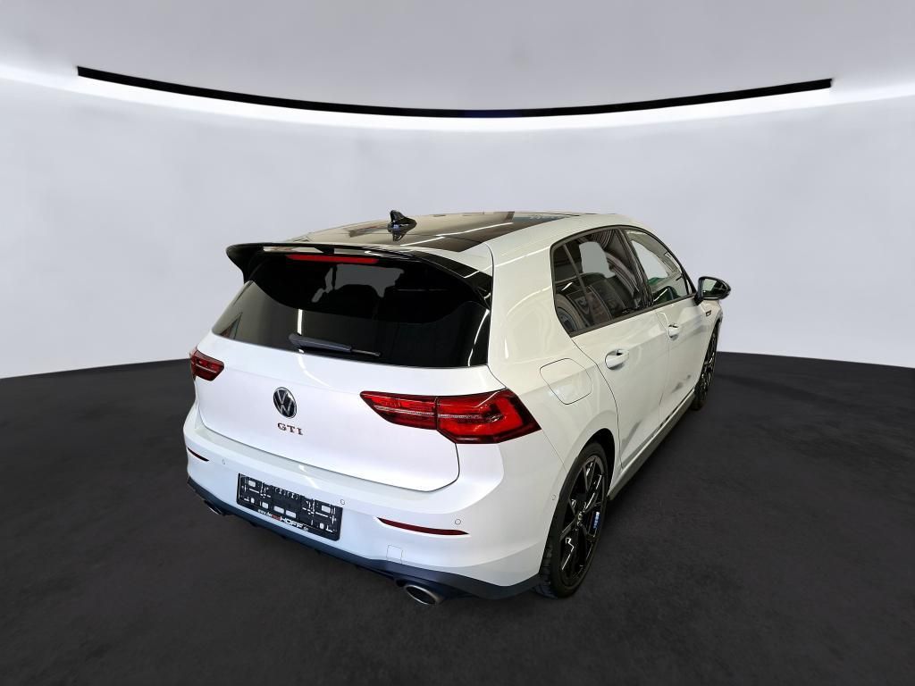 Volkswagen Golf 2023 г. Белый, пробег 57846 км