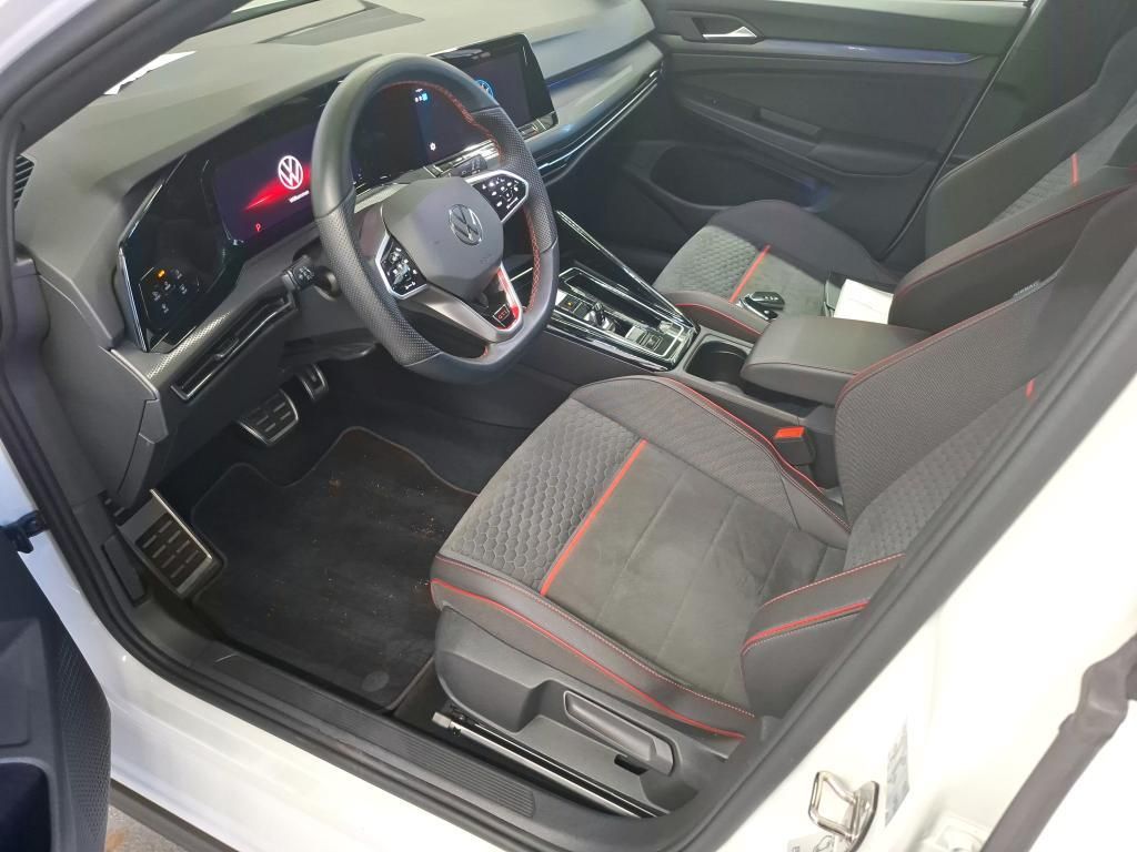 Volkswagen Golf 2023 г. Белый, пробег 57846 км