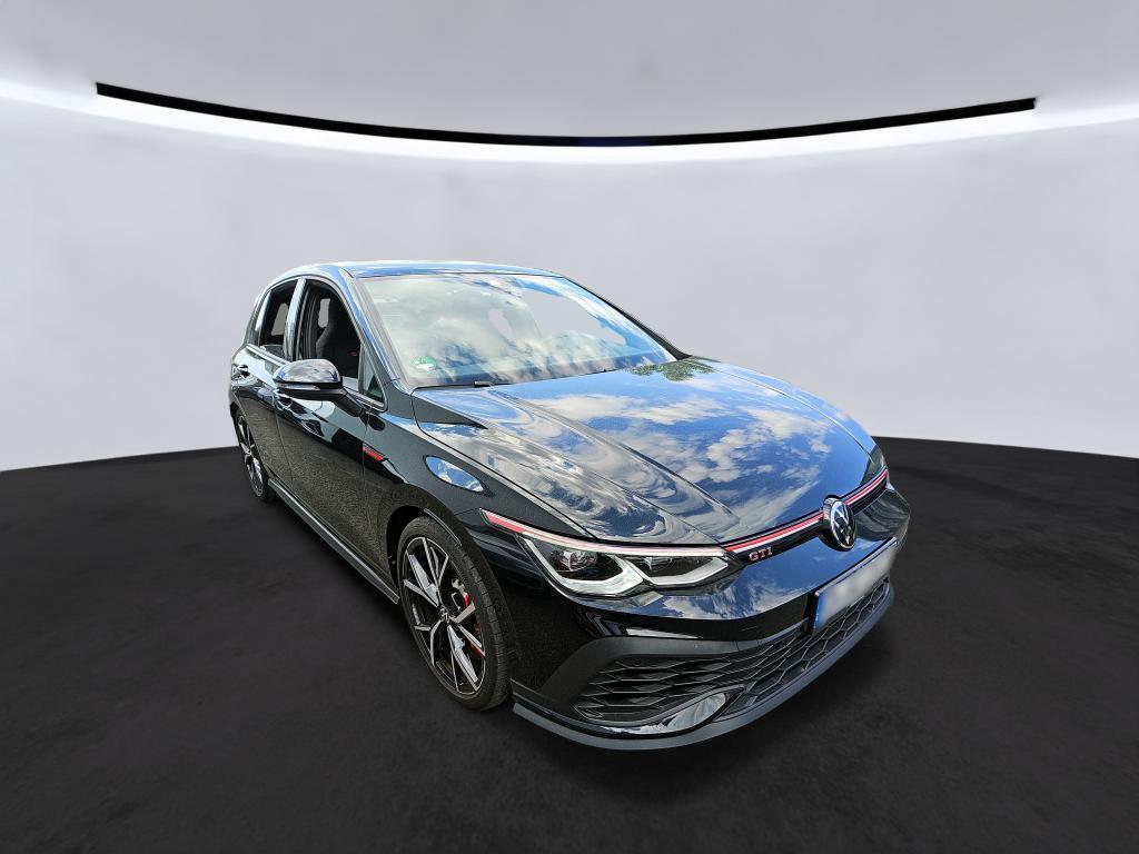 Volkswagen Golf 2023 г. Чёрный, пробег 51094 км