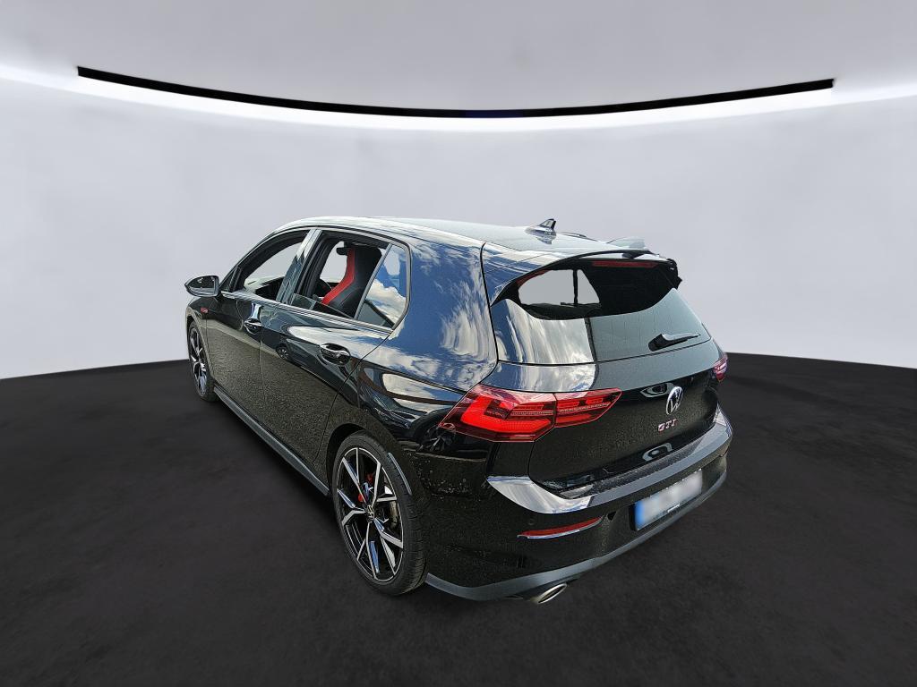 Volkswagen Golf 2023 г. Чёрный, пробег 51094 км