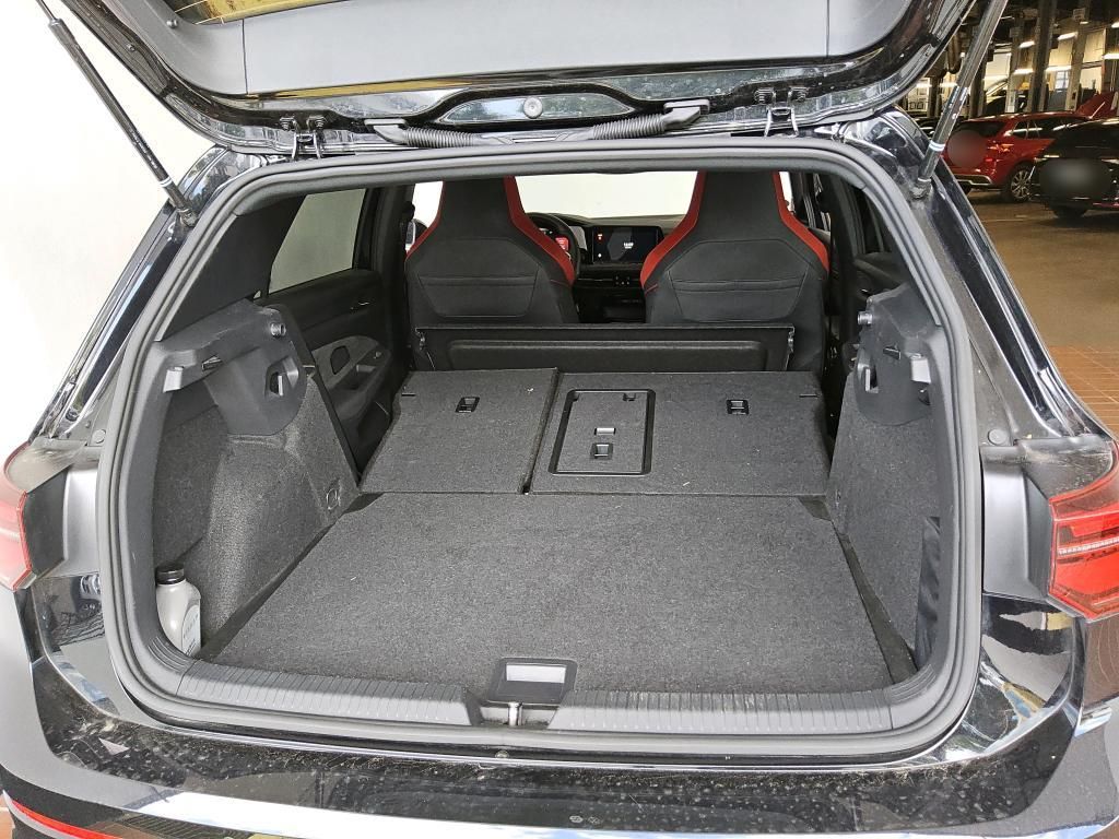 Volkswagen Golf 2023 г. Чёрный, пробег 51094 км
