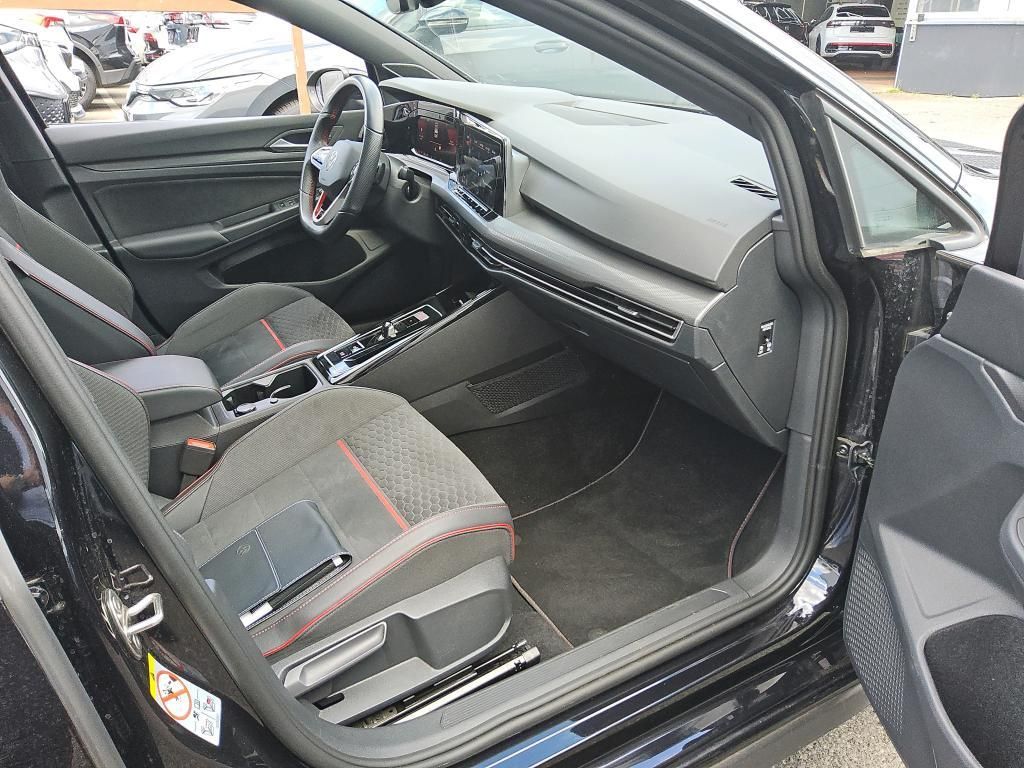 Volkswagen Golf 2023 г. Чёрный, пробег 51094 км