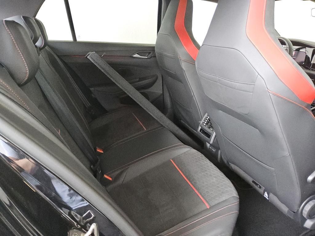 Volkswagen Golf 2023 г. Чёрный, пробег 51094 км