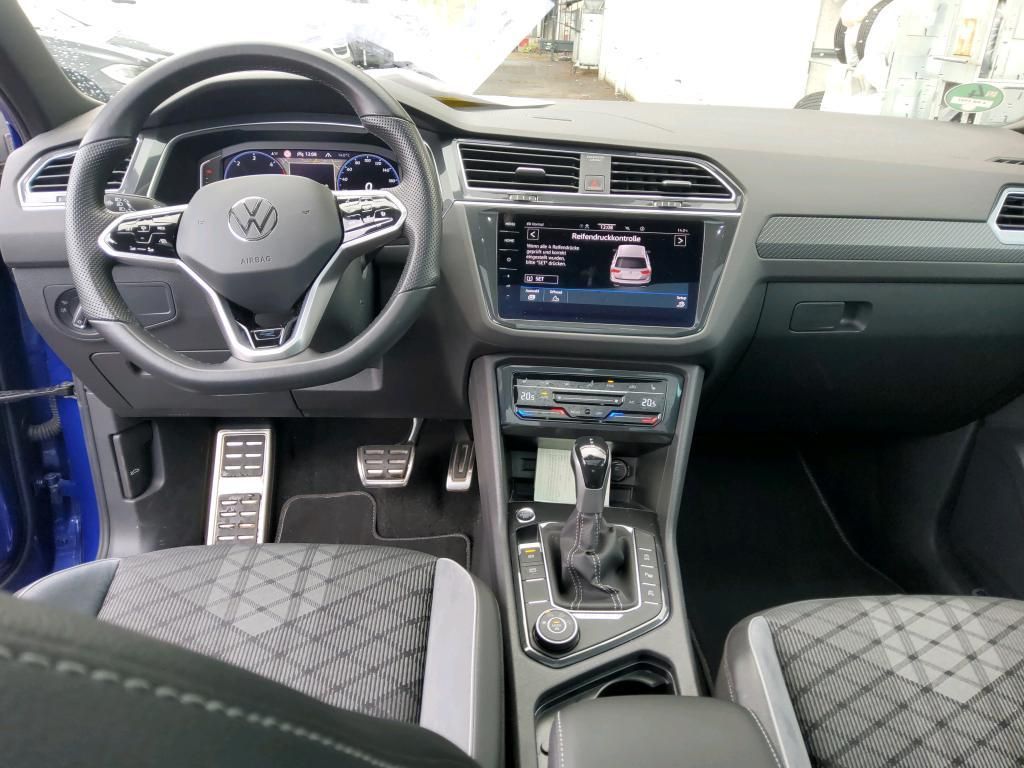 Volkswagen Tiguan 2023 г. Синий, пробег 53241 км