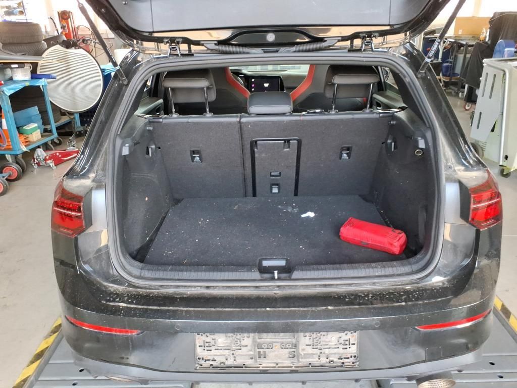 Volkswagen Golf 2024 г. Чёрный, пробег 52977 км
