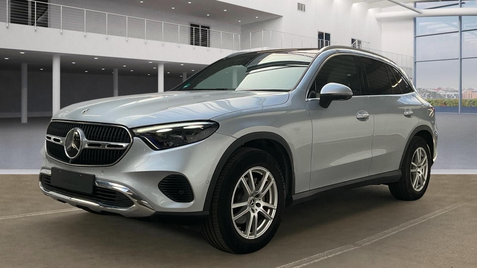 Mercedes-Benz GLC 200 2022 г. Серебристый, пробег 16944 км