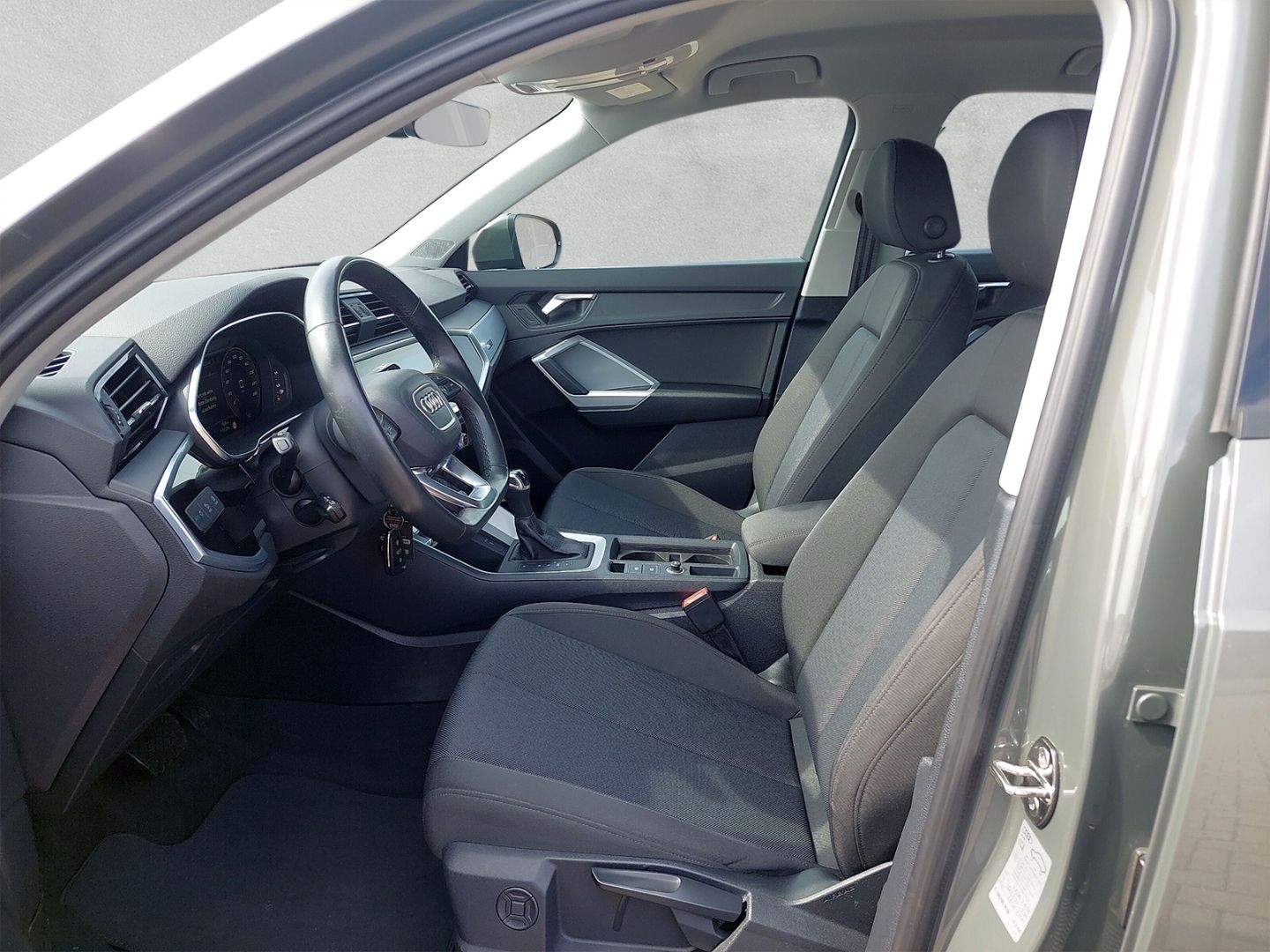 Audi Q3 2022 г. Серый, пробег 33458 км