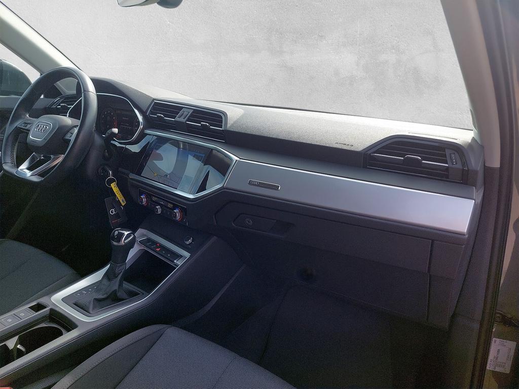 Audi Q3 2022 г. Серый, пробег 33458 км