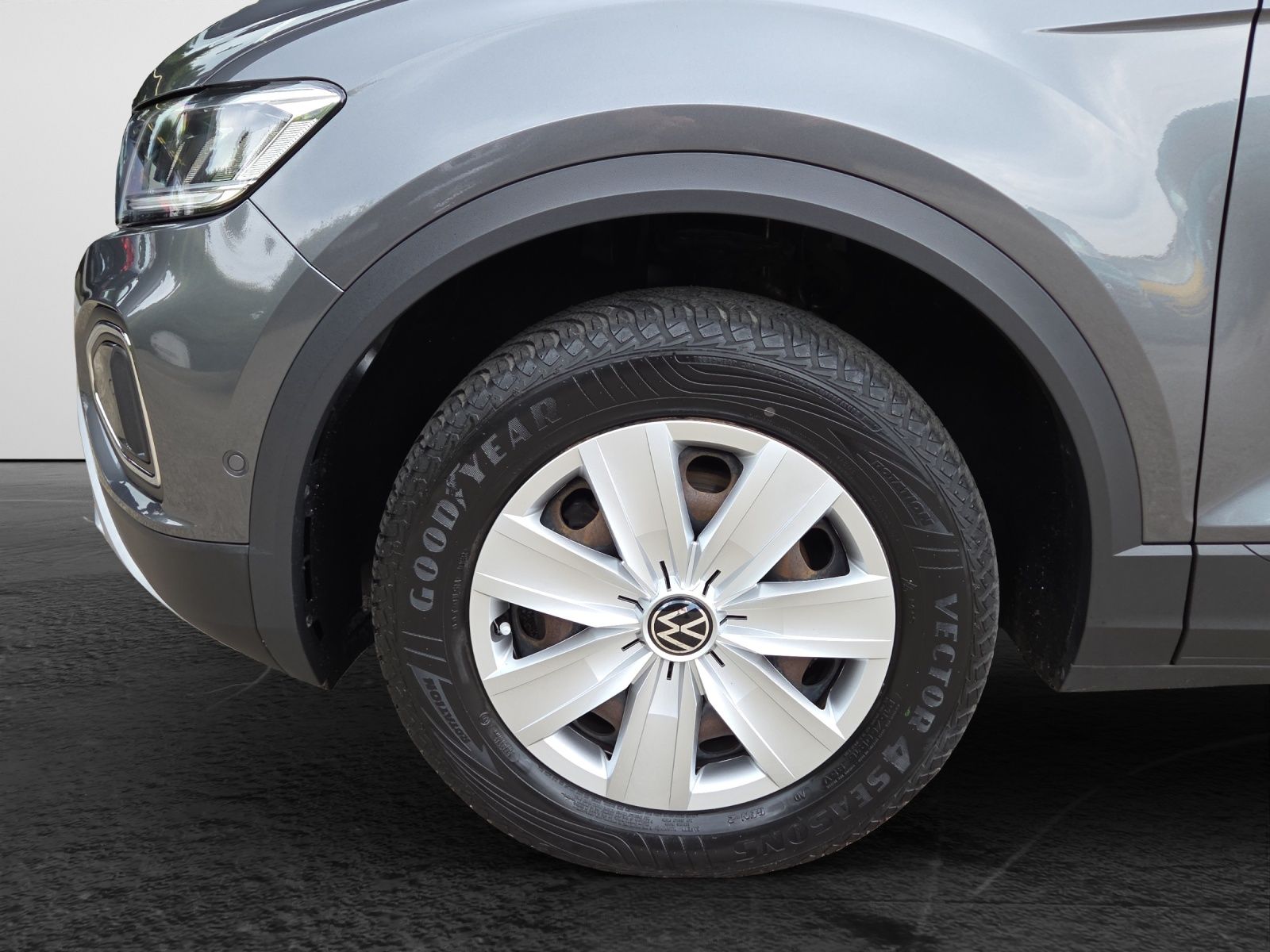 Volkswagen T-Roc 2022 г. Серый, пробег 49677 км
