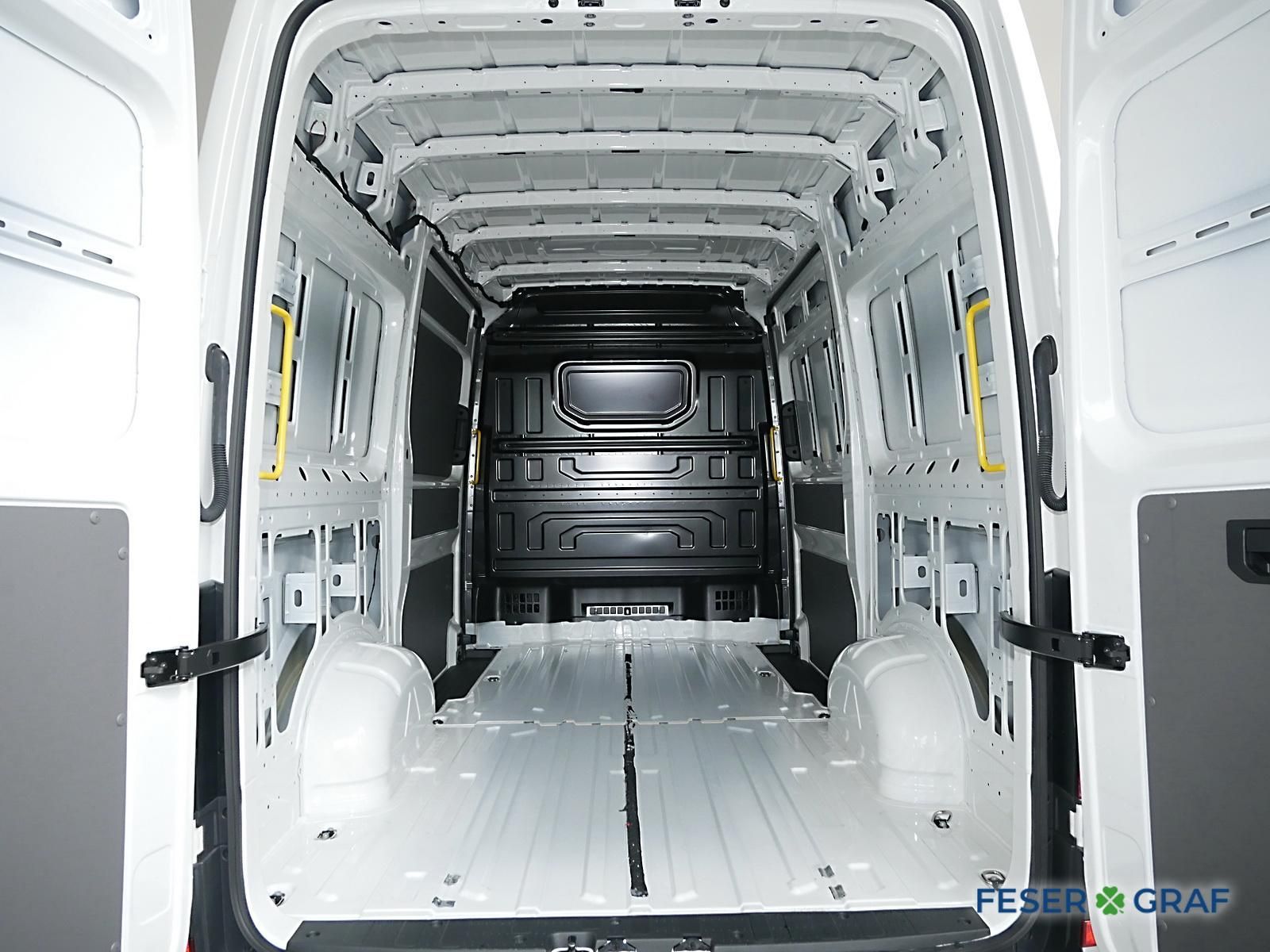 Volkswagen CRAFTER 2025 г. Белый, пробег 17550 км