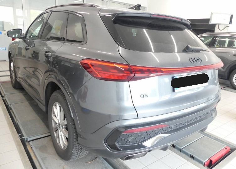 Audi Q5 2025 г. Серый, пробег 20806 км