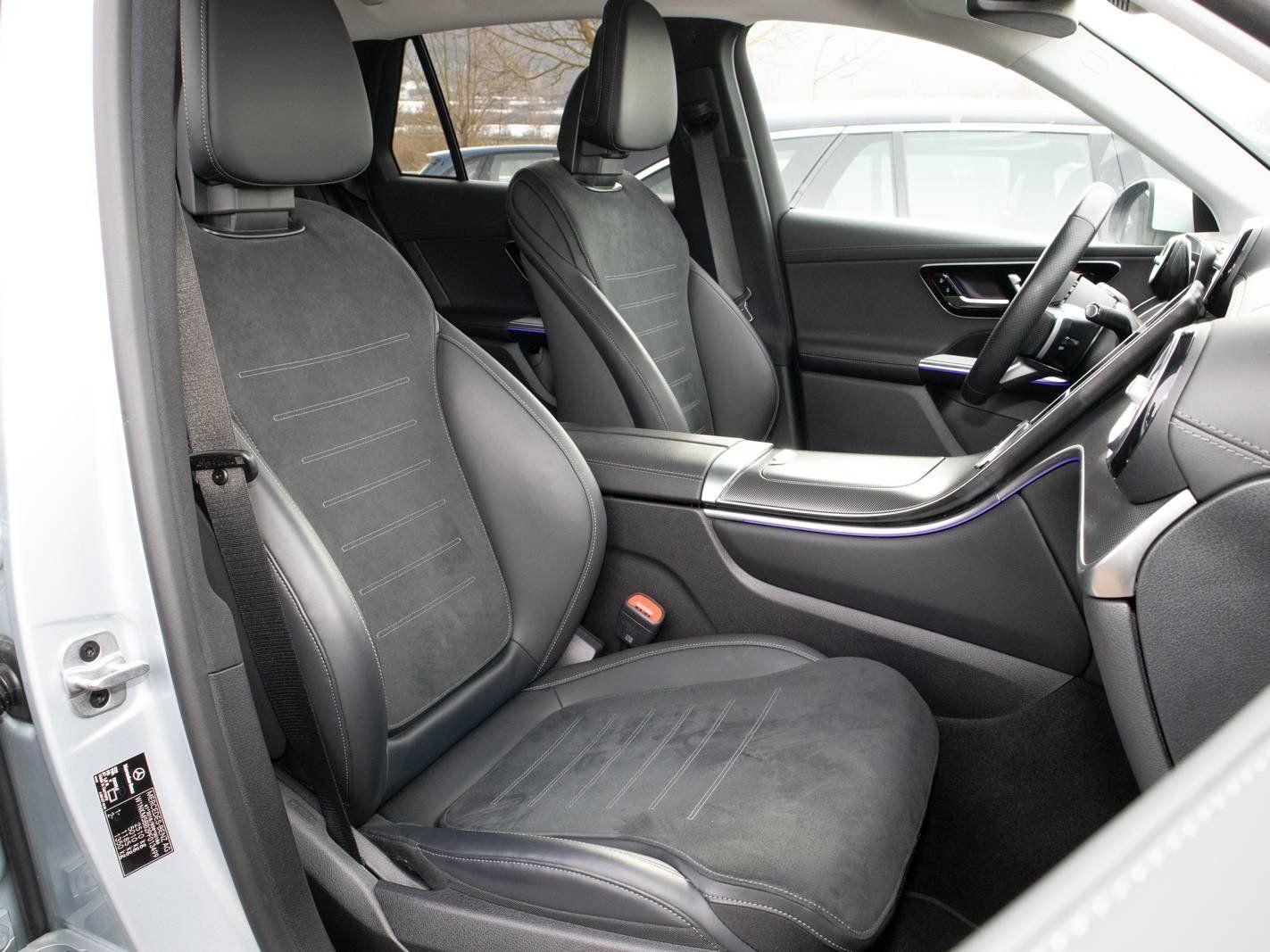 Mercedes-Benz GLC 200 2022 г. Серебристый, пробег 27300 км
