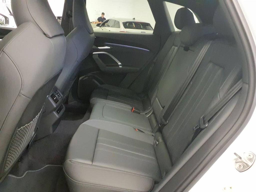 Audi Q5 2025 г. Белый, пробег 6893 км