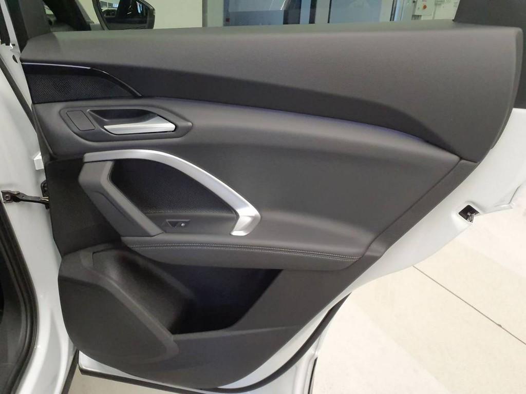 Audi Q5 2025 г. Белый, пробег 6893 км