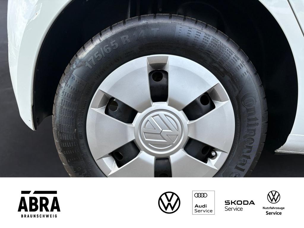 Volkswagen up! 2023 г. Белый, пробег 38000 км
