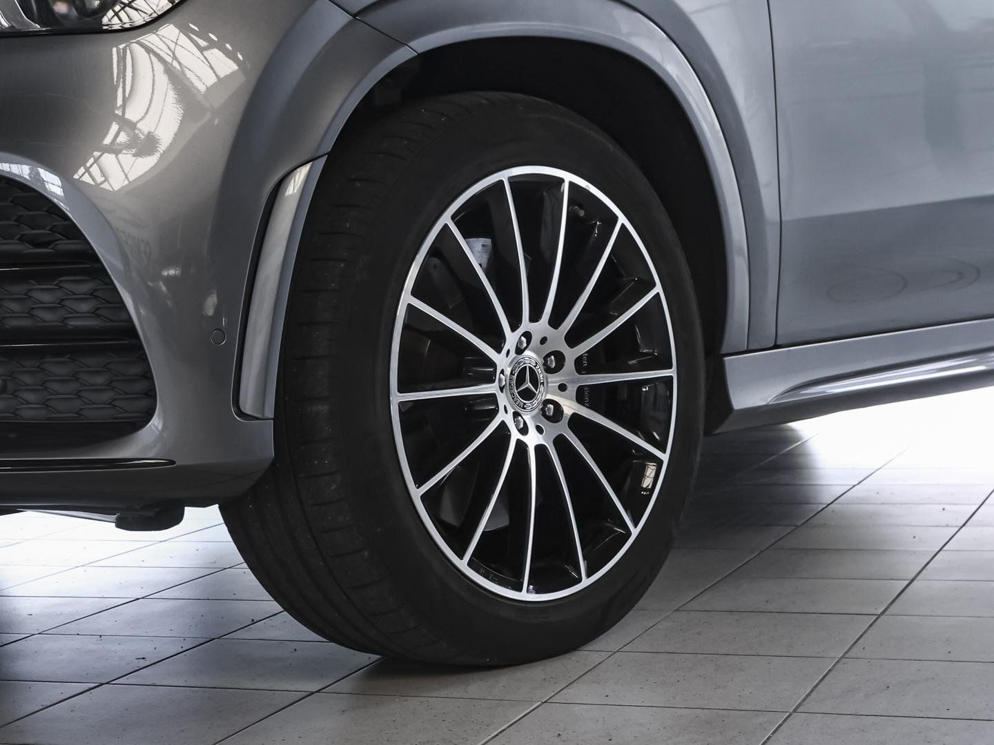 Mercedes-Benz GLE 400 2023 г. Серый, пробег 44501 км