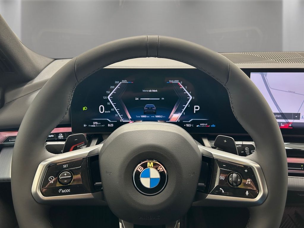 BMW 520 2025 г. Чёрный, пробег 10956 км
