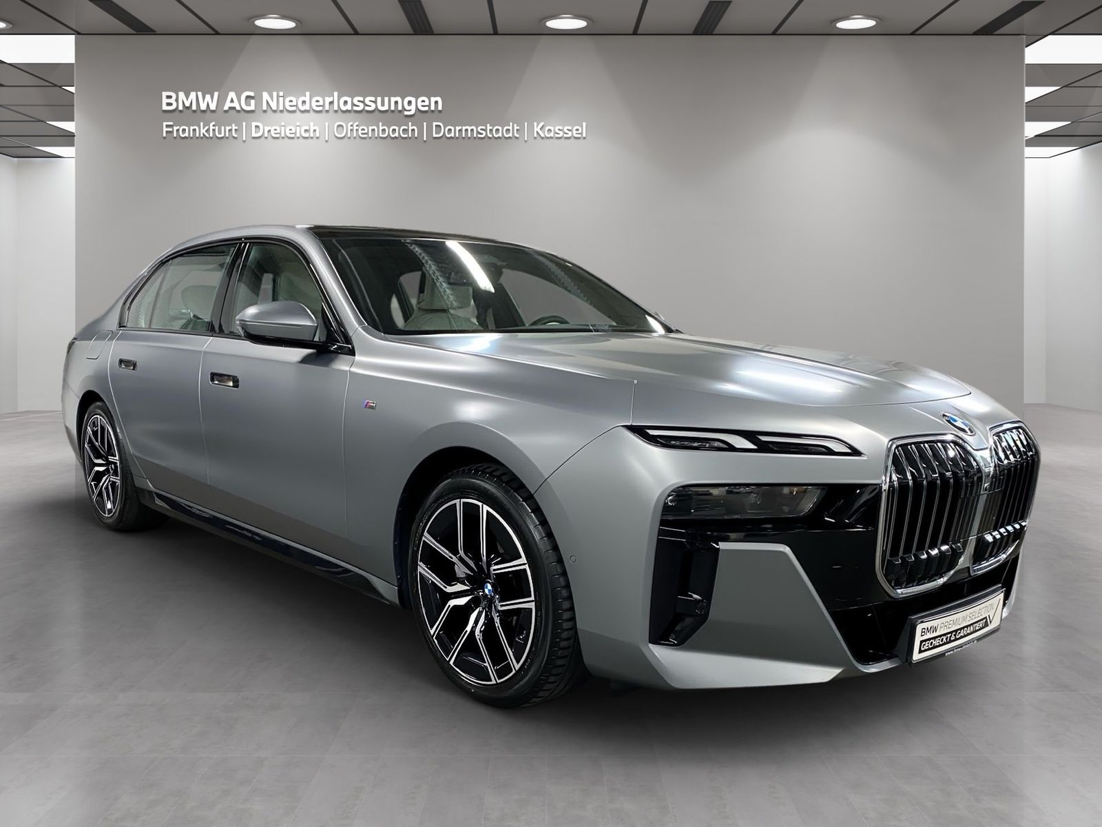 BMW 740 2023 г. Серый, пробег 47804 км