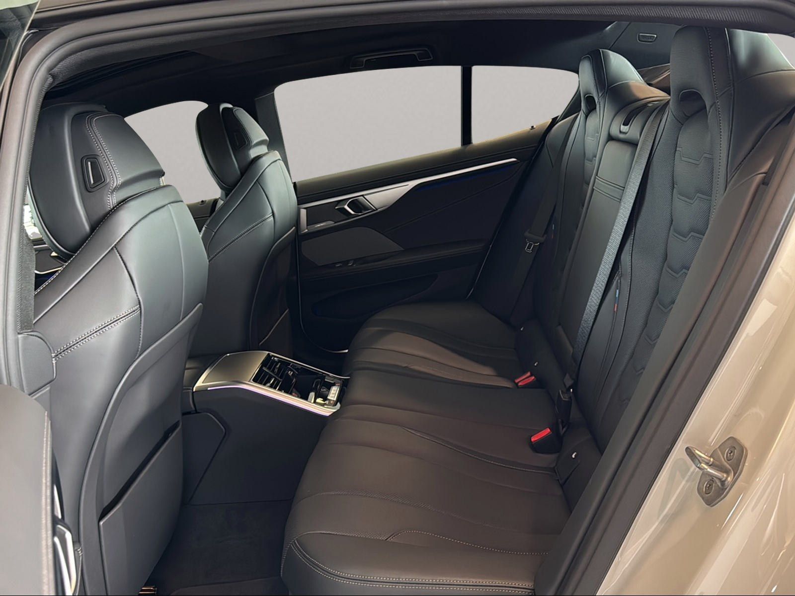 BMW 840 2025 г. Белый, пробег 18725 км