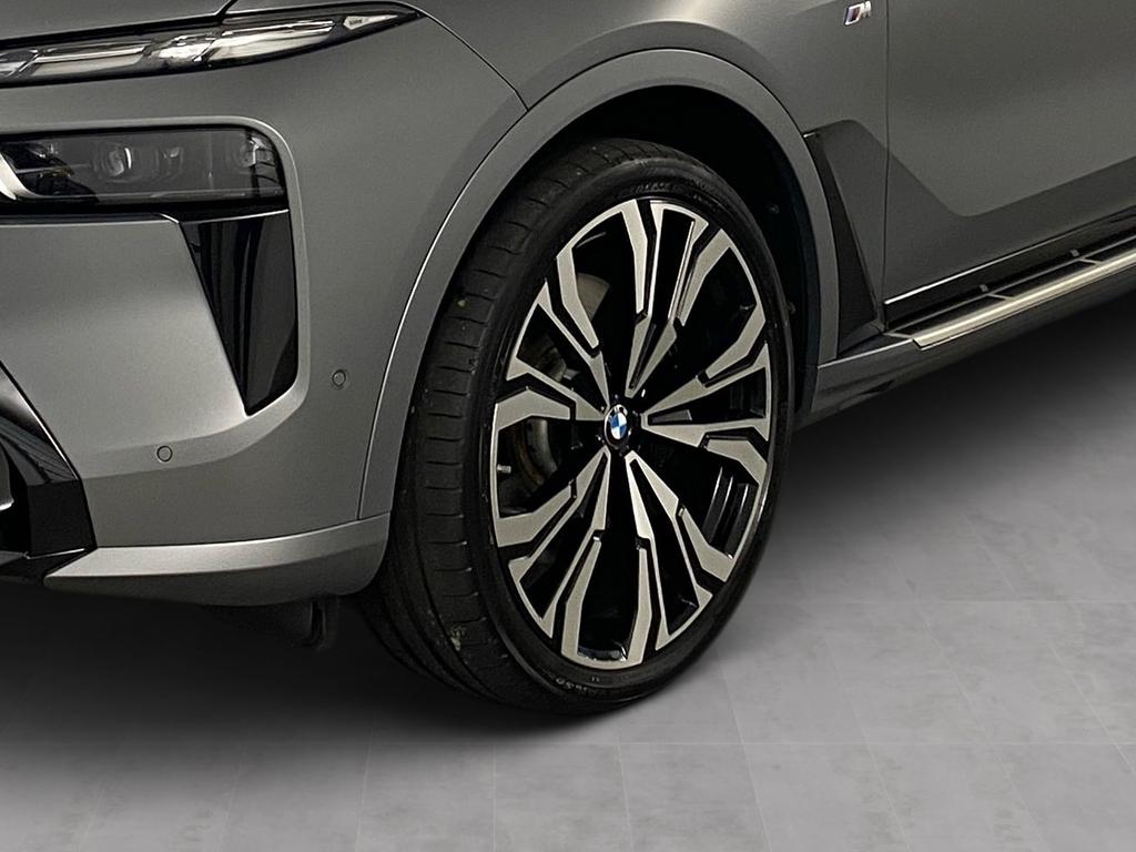 BMW X7 2024 г. Серый, пробег 33598 км
