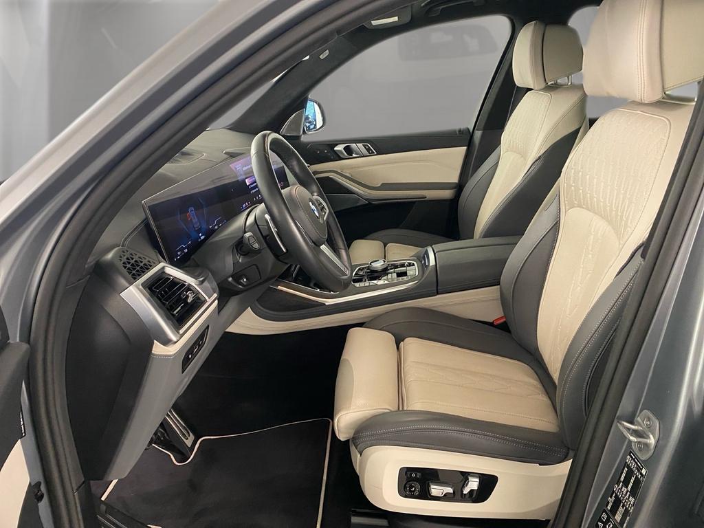 BMW X7 2024 г. Серый, пробег 33598 км