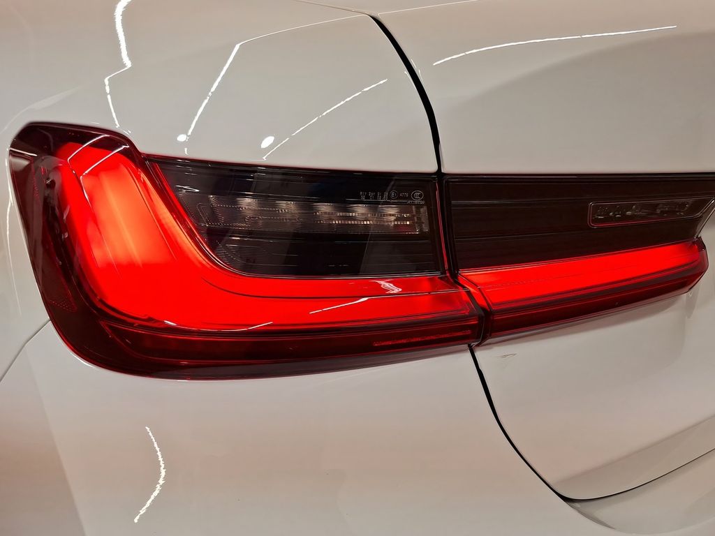 BMW 320 2023 г. Белый, пробег 55364 км