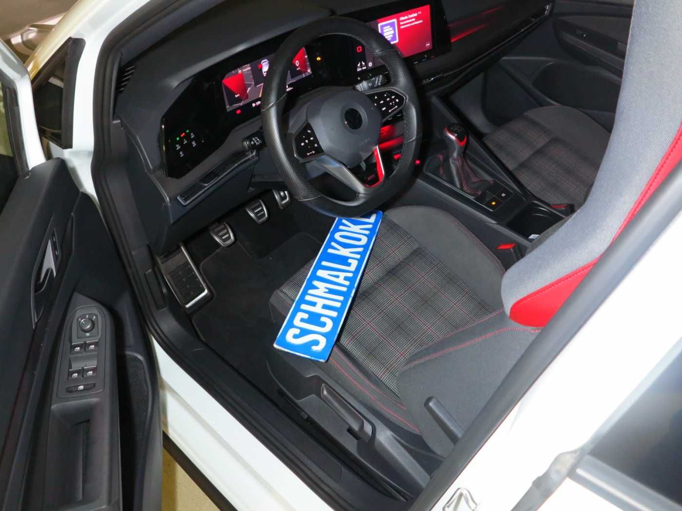 Volkswagen Golf 2022 г. Белый, пробег 43100 км