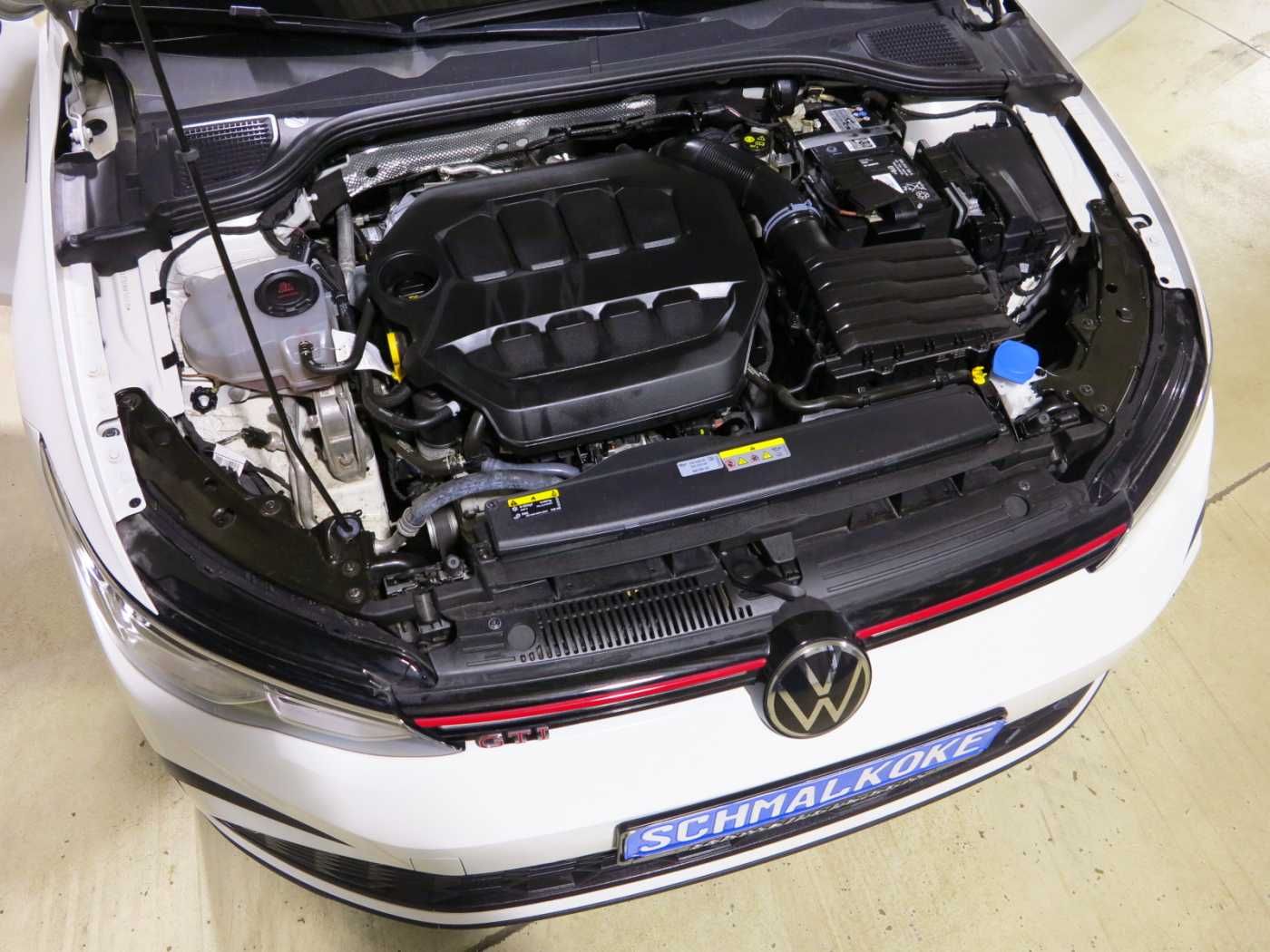 Volkswagen Golf 2022 г. Белый, пробег 43100 км