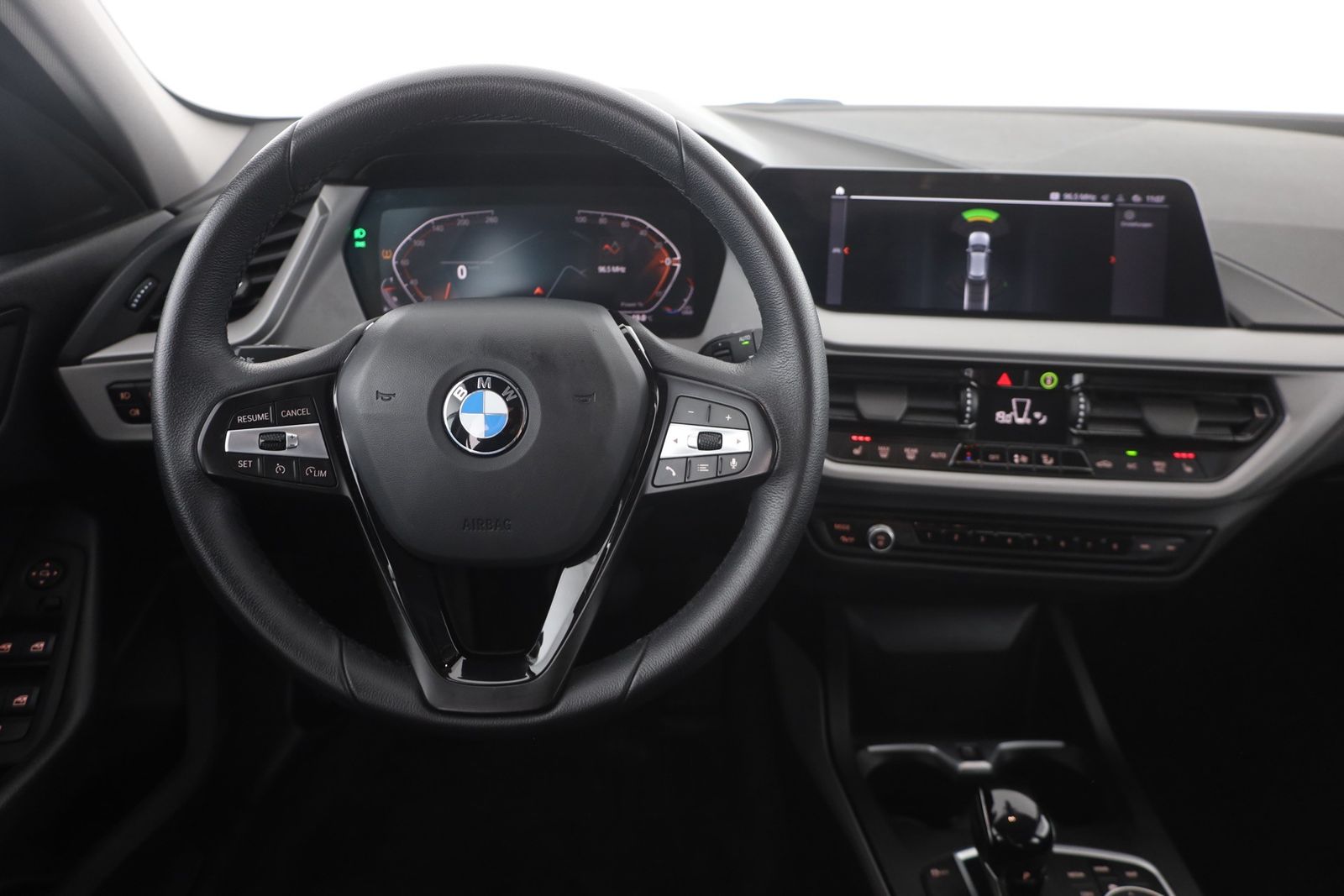 BMW 118 2024 г. Серый, пробег 38691 км