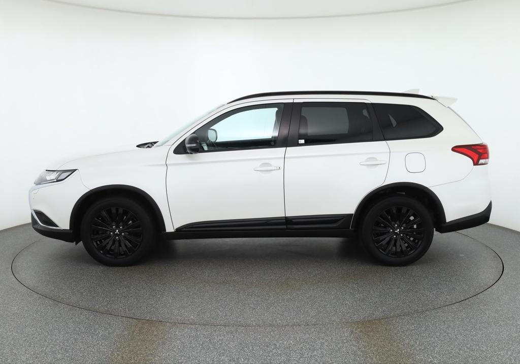 Mitsubishi Outlander 2021 г. Белый, пробег 42032 км
