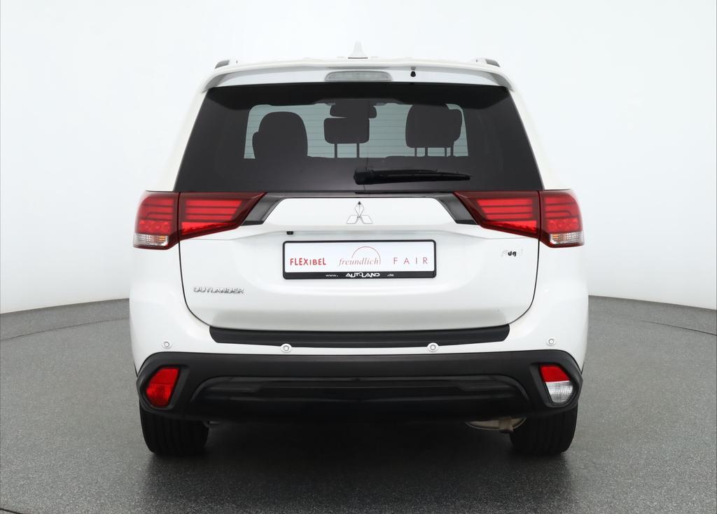 Mitsubishi Outlander 2021 г. Белый, пробег 42032 км