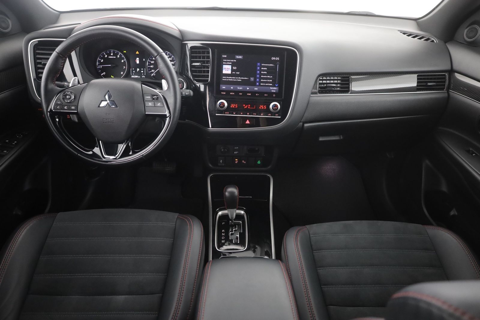 Mitsubishi Outlander 2021 г. Белый, пробег 42032 км