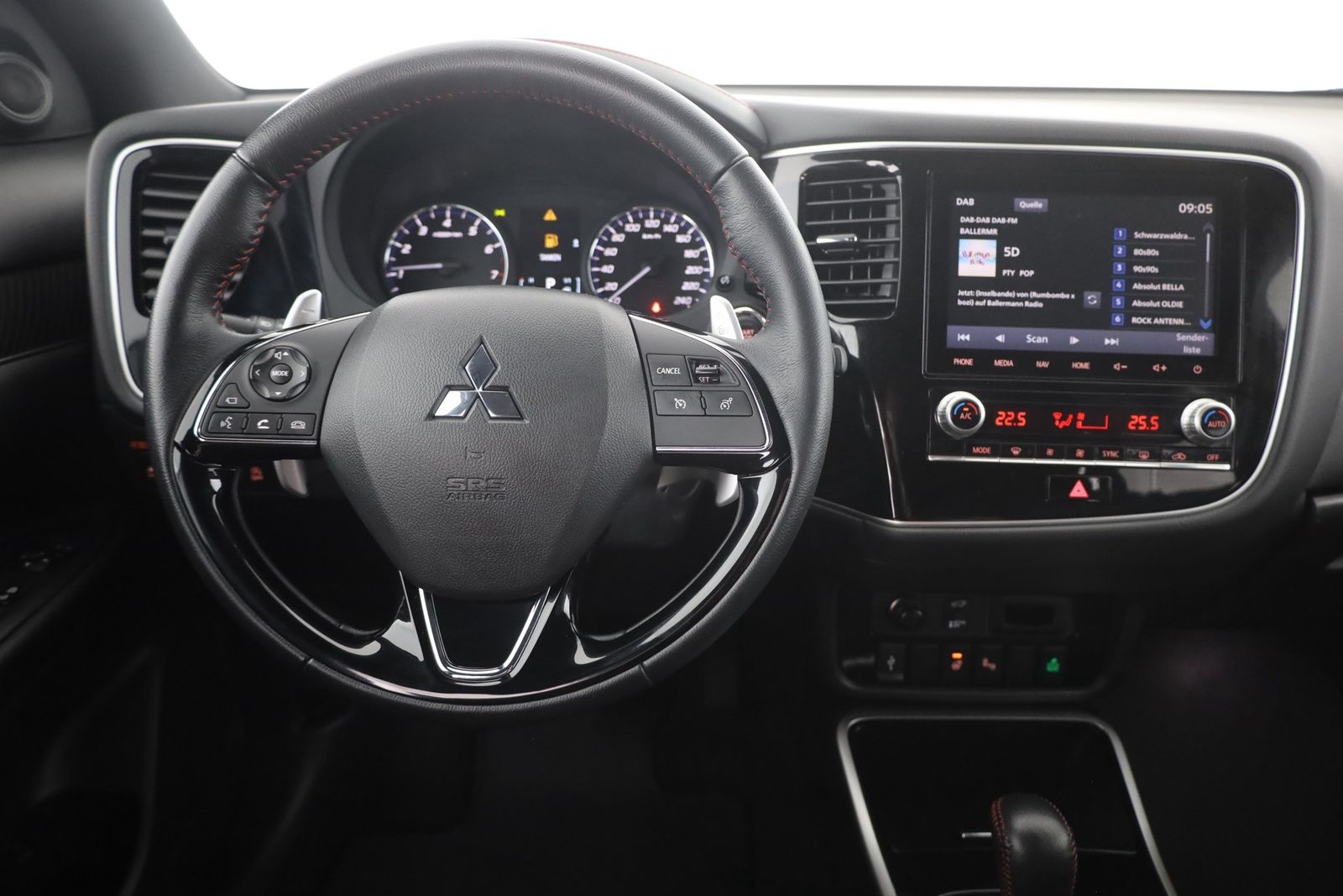 Mitsubishi Outlander 2021 г. Белый, пробег 42032 км